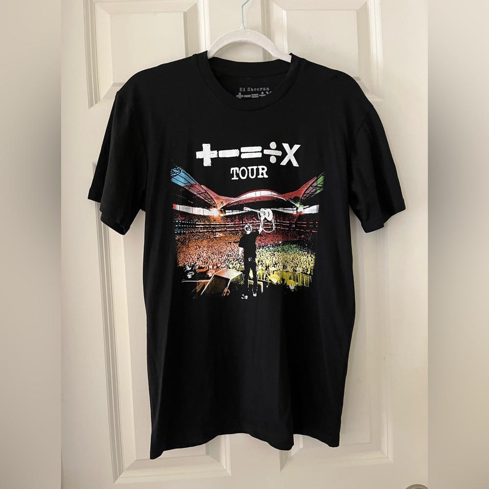 Men’s Ed Sheeran World Tour Concert T-Shirt Black with cities/dates size S